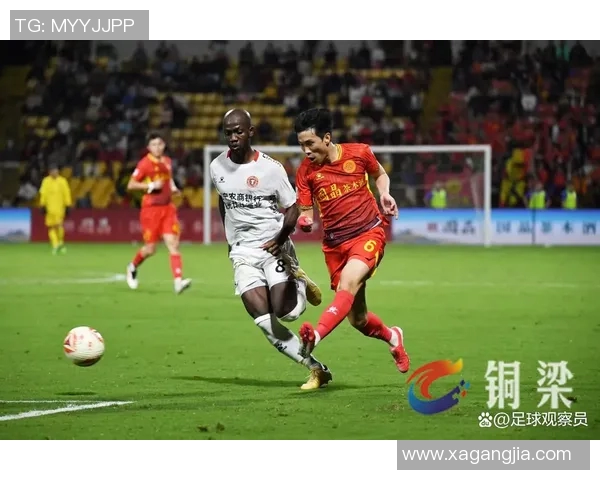 足球明星意外绊倒孩子引发热议家长和球迷反应各异